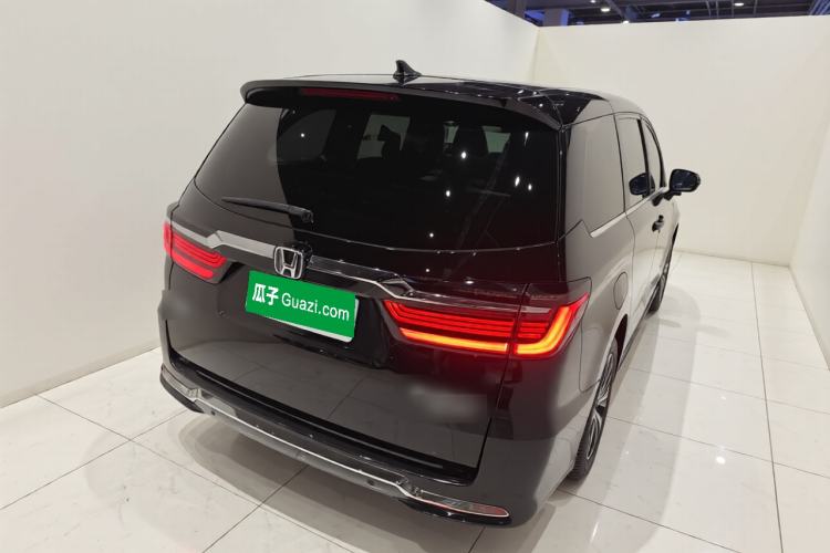 Used Honda Elysion 2022 2.0L eHEV Luxury First Edition Rear Right 45 Deg