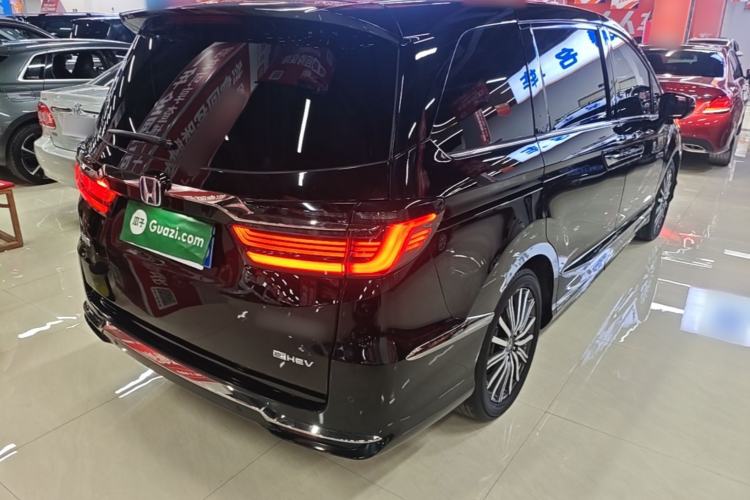 Used Honda Elysion 2022 2.0L eHEV Luxury Edition Rear Right 45 Deg