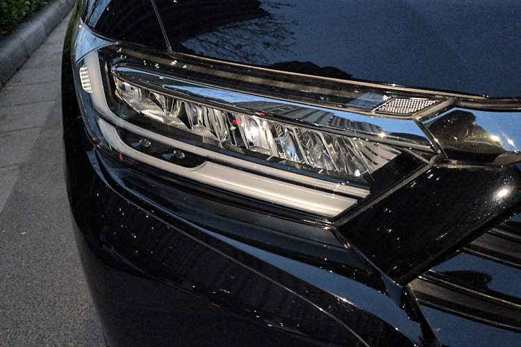 Used Honda Elysion 2022 2.0L eHEV Luxury Edition Right Front Headlight