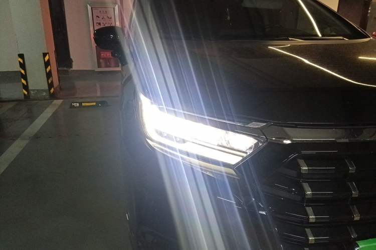 Used Honda Elysion 2022 2.0L eHEV Luxury Edition Right Front Headlight