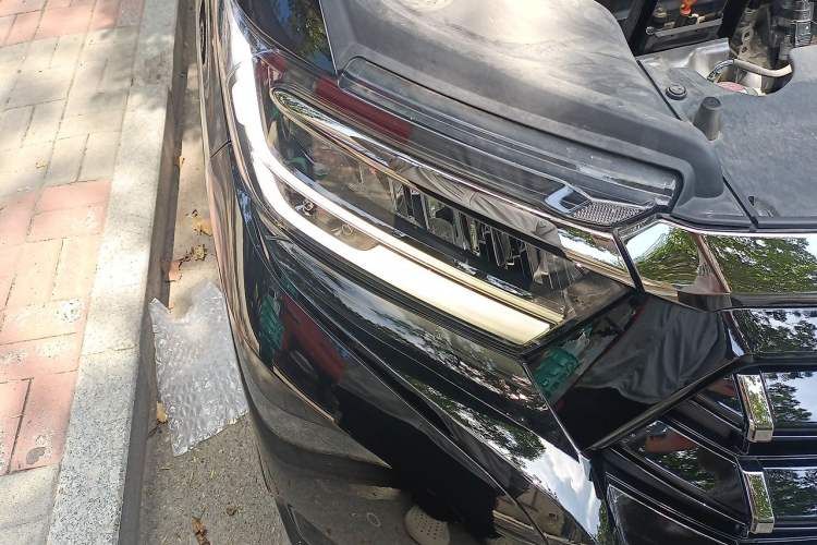 Used Honda Elysion 2022 2.0L eHEV Prestige Edition Right Front Headlight