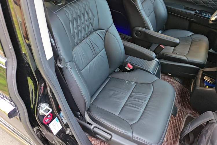 Used Honda Elysion 2022 2.0L eHEV Luxury Edition Right Front Seat