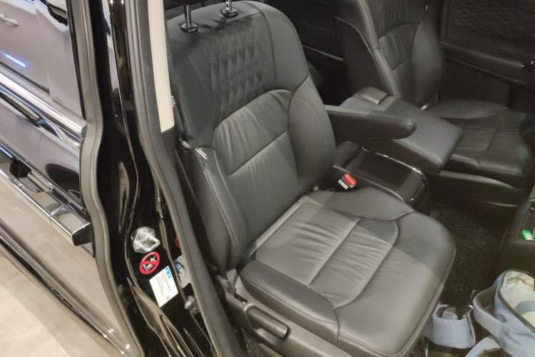 Used Honda Elysion 2022 2.0L eHEV Prestige Edition Right Front Seat