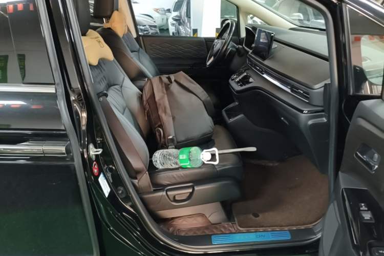 Used Honda Elysion 2022 2.0L eHEV Prestige Edition Right Front Seat