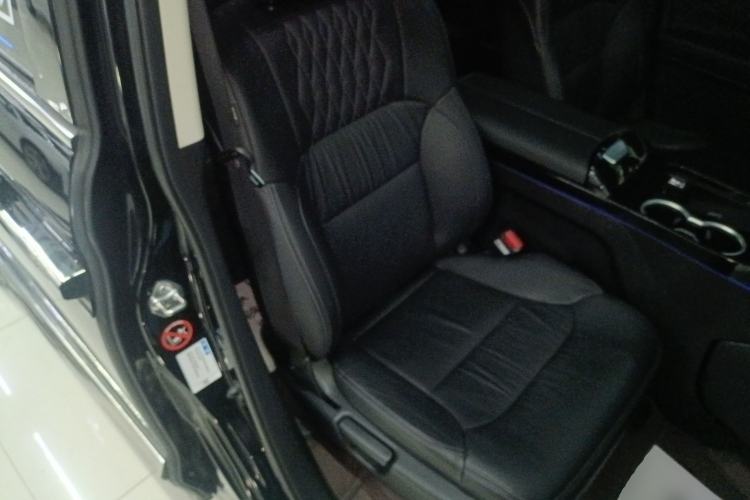 Used Honda Elysion 2022 2.0L eHEV Luxury Edition Right Front Seat