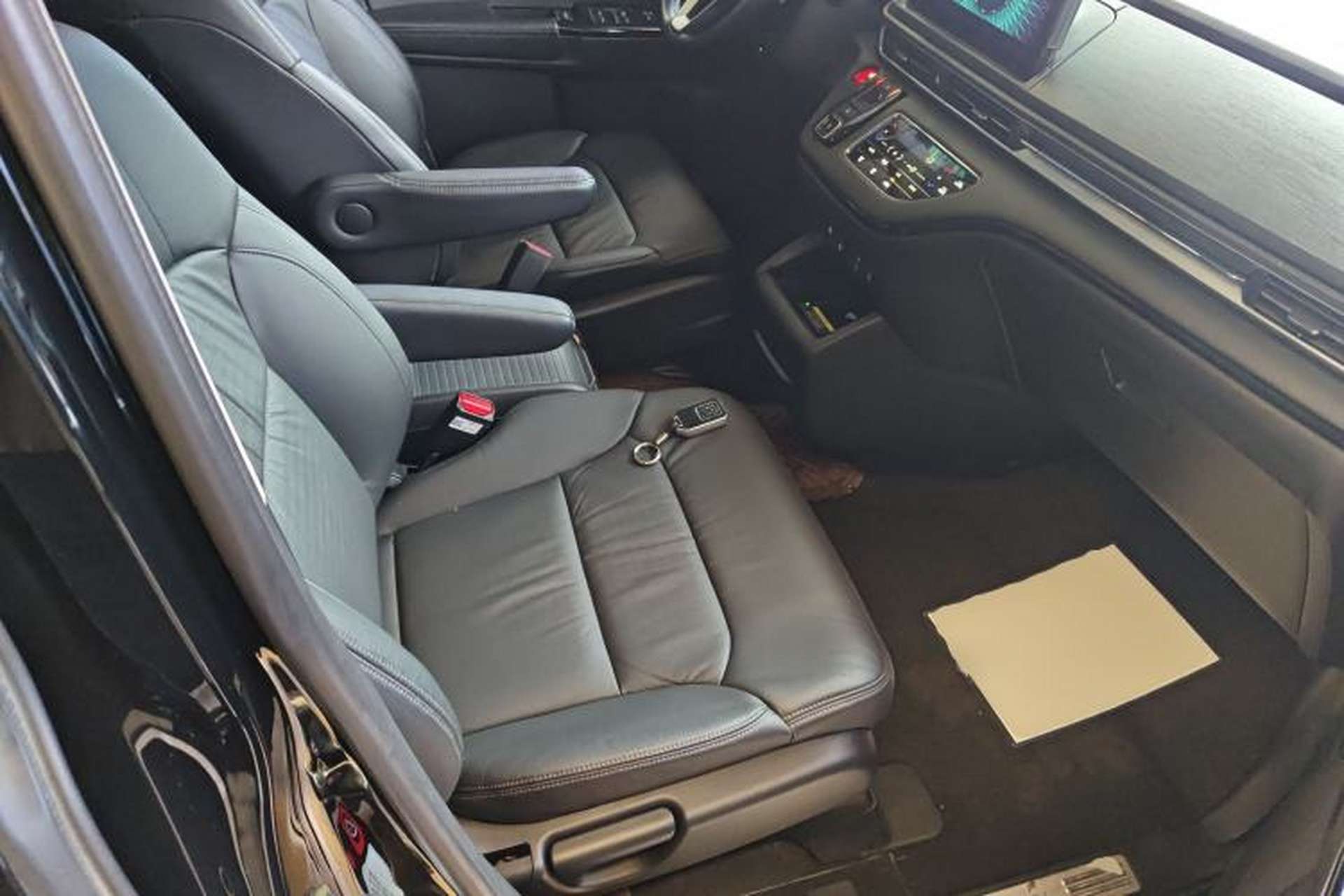 Used Honda Elysion 2022 2.0L eHEV Luxury Edition Right Front Seat