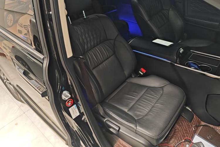 Used Honda Elysion 2022 2.0L eHEV Luxury Edition Right Front Seat