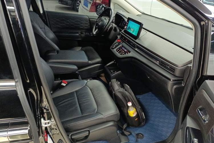 Used Honda Elysion 2022 2.0L eHEV Prestige Edition Right Front Seat