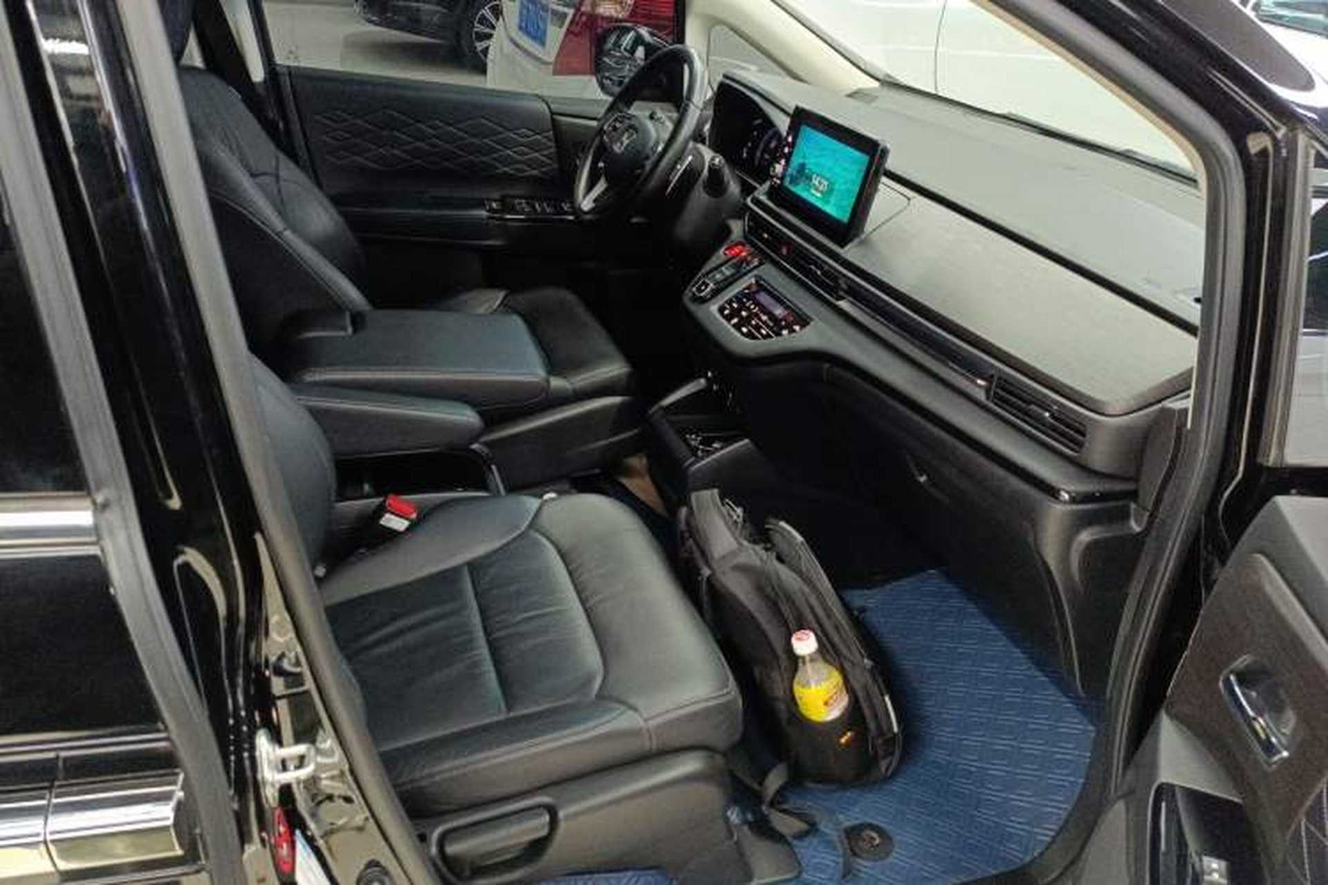 Used Honda Elysion 2022 2.0L eHEV Prestige Edition Right Front Seat