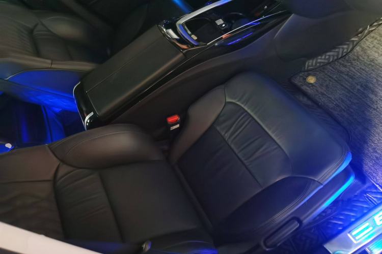 Used Honda Elysion 2022 2.0L eHEV Luxury Edition Right Front Seat