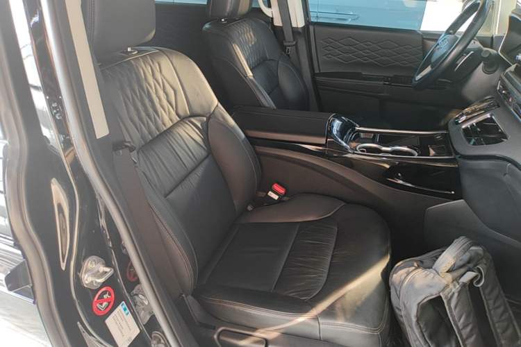 Used Honda Elysion 2022 2.0L eHEV Luxury Edition Right Front Seat