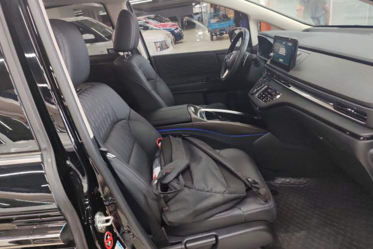 Used Honda Elysion 2022 2.0L eHEV Luxury First Edition Right Front Seat