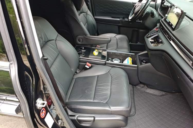 Used Honda Elysion 2022 2.0L eHEV Luxury Edition Right Front Seat
