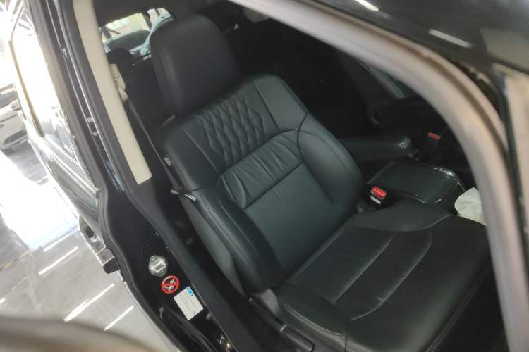 Used Honda Elysion 2022 2.0L eHEV Luxury First Edition Right Front Seat