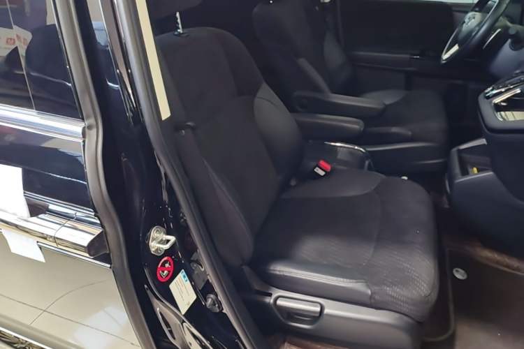 Used Honda Elysion 2022 2.0L eHEV Comfort Version Right Front Seat