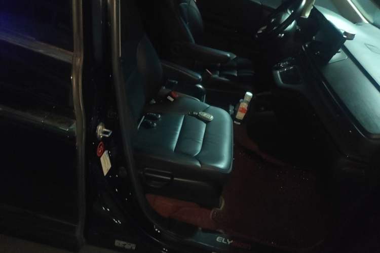Used Honda Elysion 2022 2.0L eHEV Luxury Edition Right Front Seat