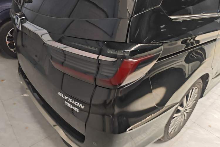 Used Honda Elysion 2022 2.0L eHEV Luxury Edition Right Rear Taillight