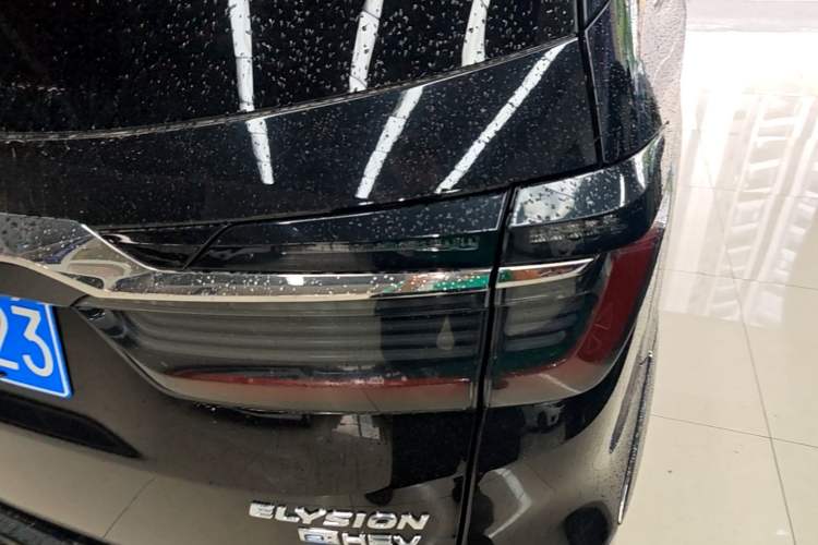 Used Honda Elysion 2022 2.0L eHEV Luxury First Edition Right Rear Taillight