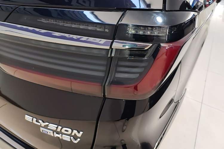 Used Honda Elysion 2022 2.0L eHEV Comfort Version Right Rear Taillight