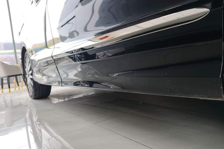 Used Honda Elysion 2022 2.0L eHEV Luxury Edition Right Side Sill