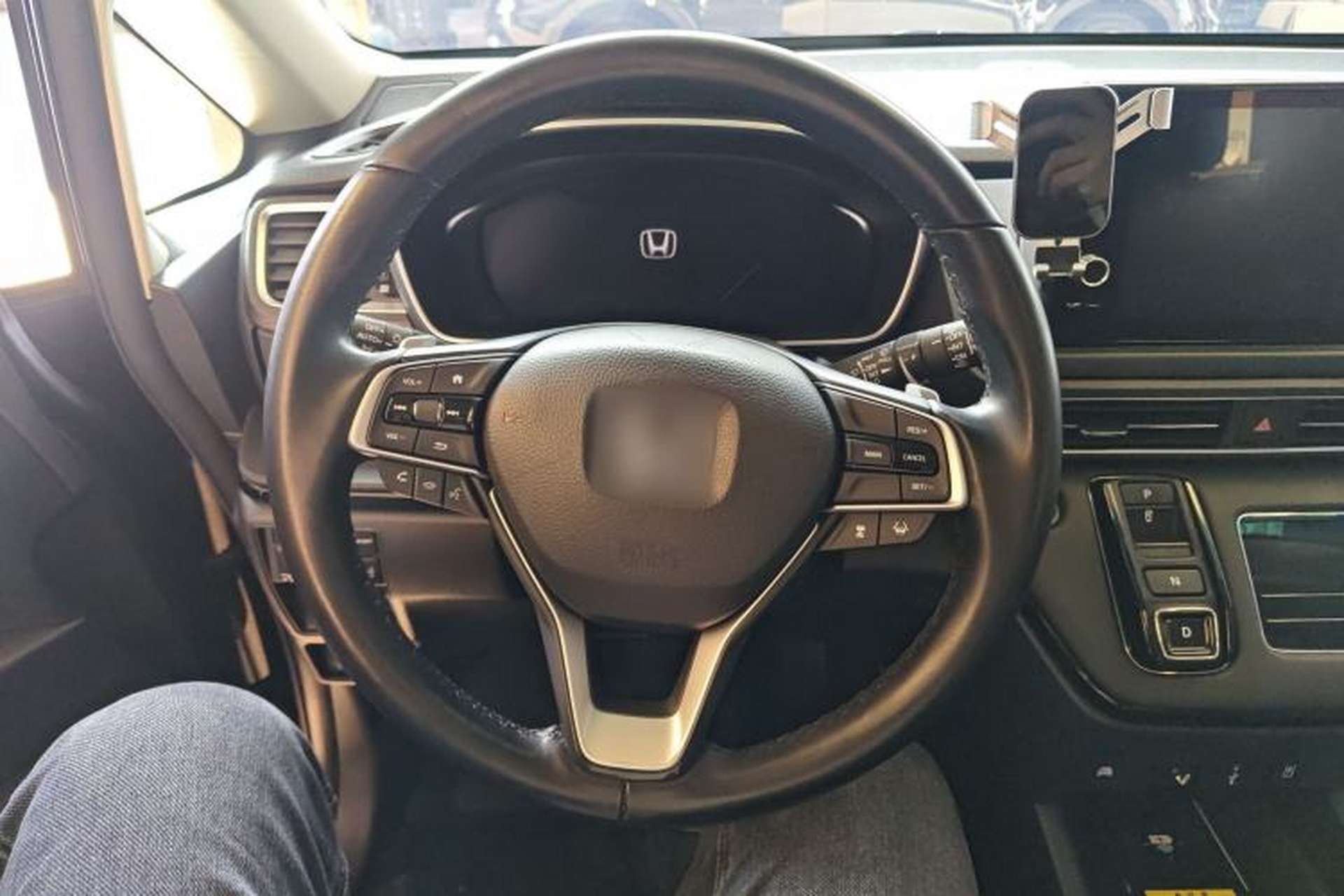 Used Honda Elysion 2022 2.0L eHEV Luxury Edition Steering Wheel
