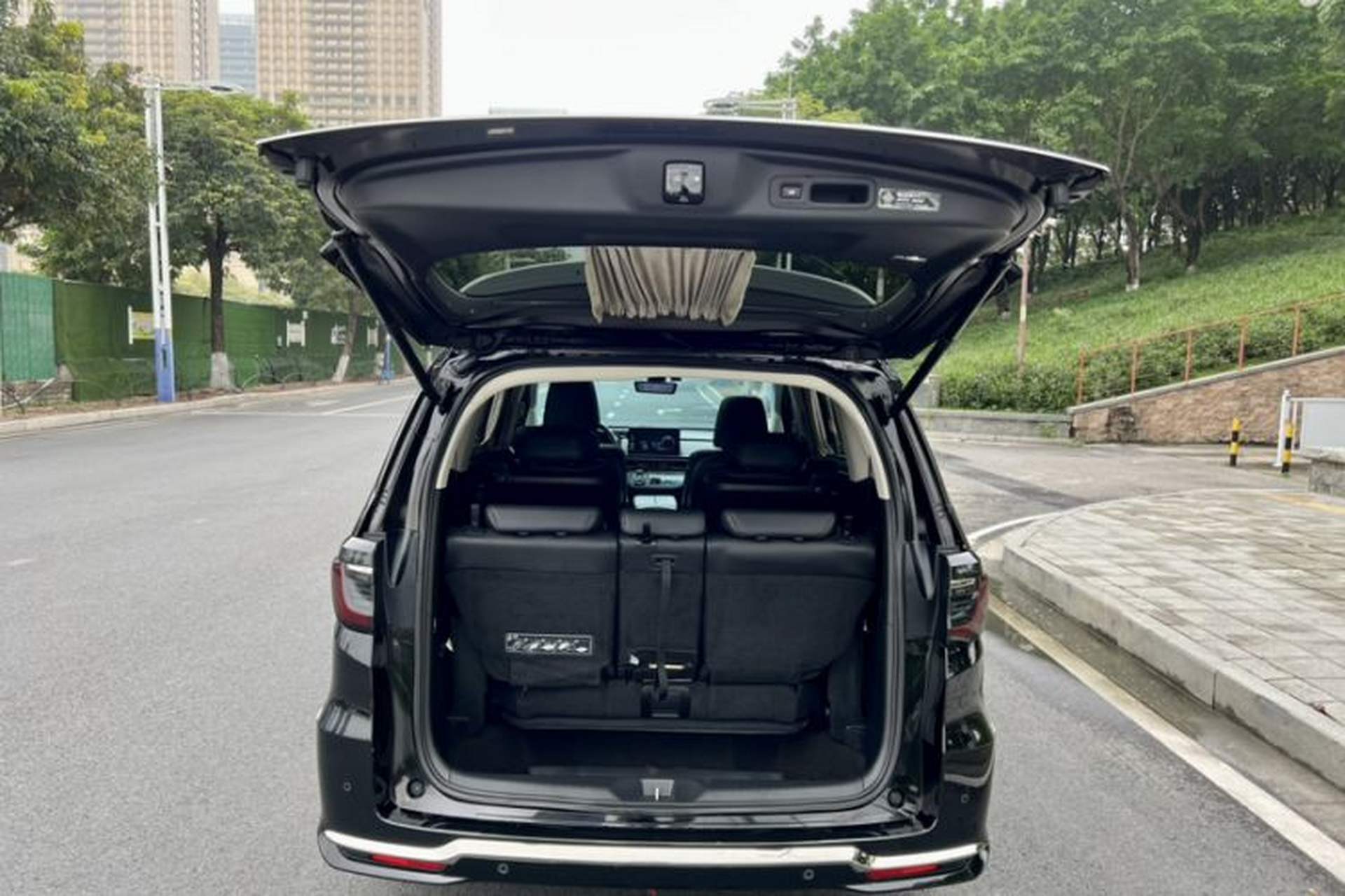 Used Honda Elysion 2022 2.0L eHEV Luxury First Edition Trunk