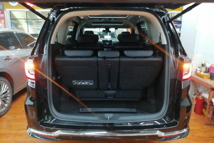 Used Honda Elysion 2022 2.0L eHEV Luxury First Edition Trunk