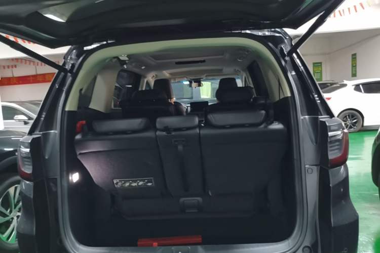 Used Honda Elysion 2022 2.0L eHEV Prestige Edition Trunk