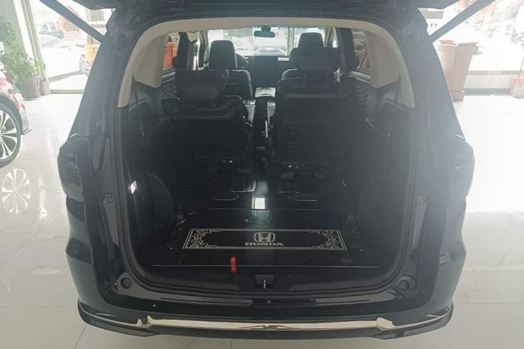 Used Honda Elysion 2022 2.0L eHEV Luxury Edition Trunk