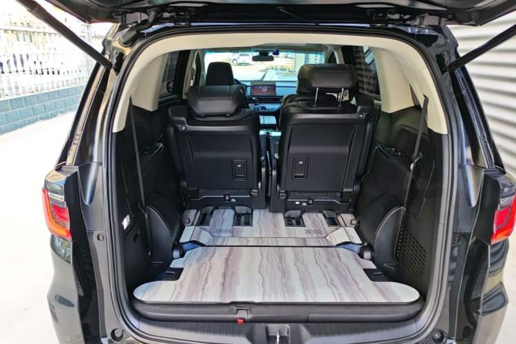 Used Honda Elysion 2022 2.0L eHEV Luxury Edition Trunk