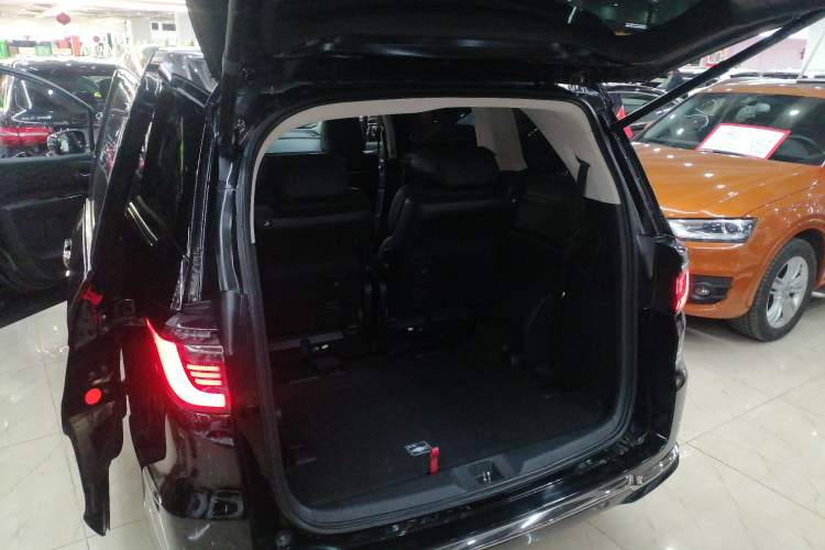 Used Honda Elysion 2022 2.0L eHEV Luxury Edition Trunk