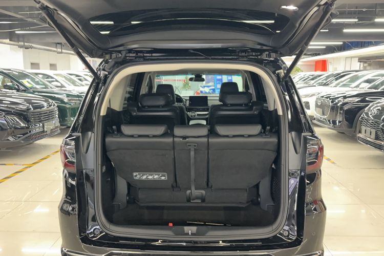 Used Honda Elysion 2022 2.0L eHEV Luxury First Edition Trunk