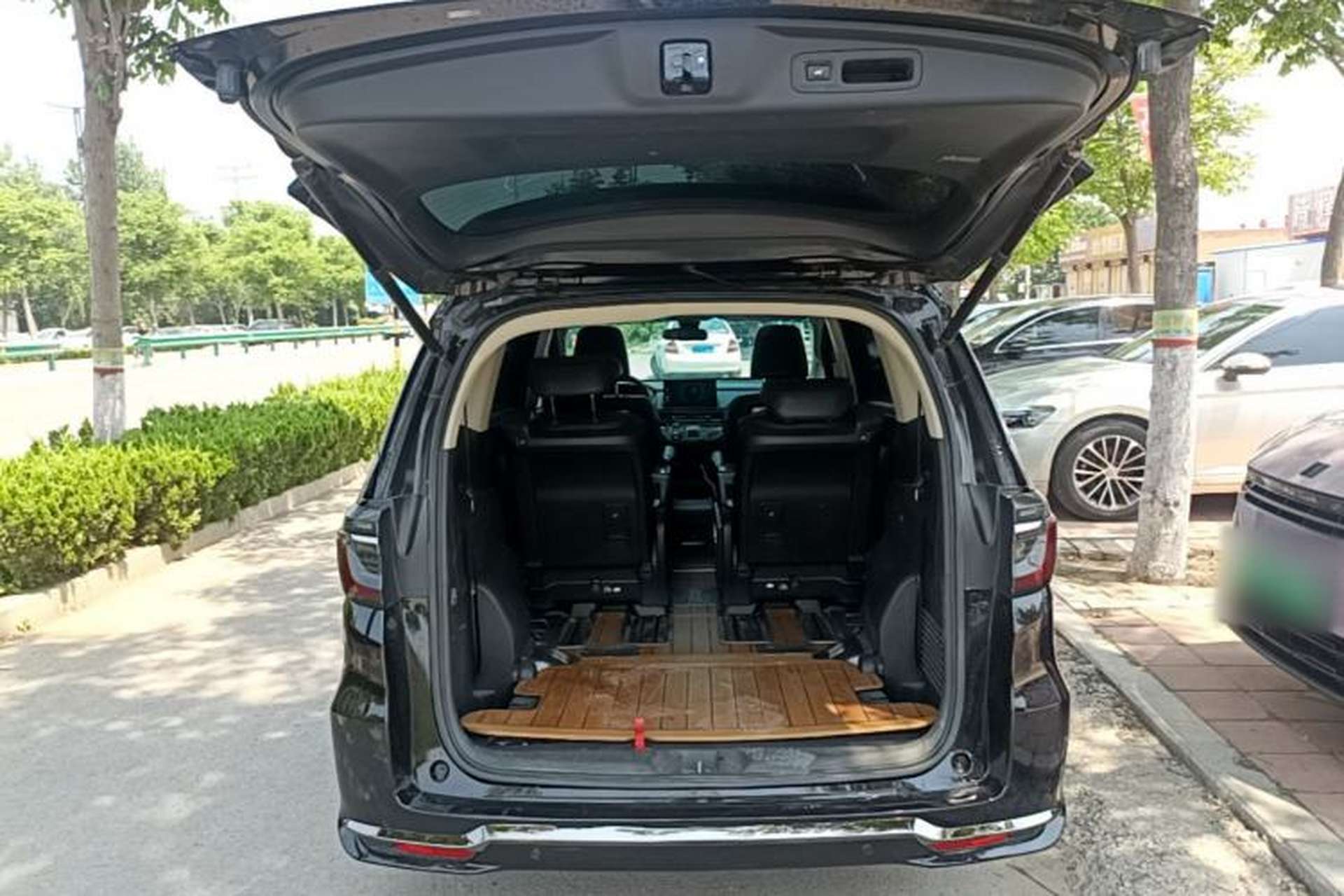 Used Honda Elysion 2022 2.0L eHEV Luxury Edition Trunk