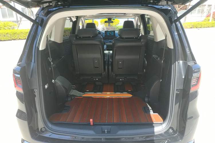 Used Honda Elysion 2022 2.0L eHEV Luxury First Edition Trunk