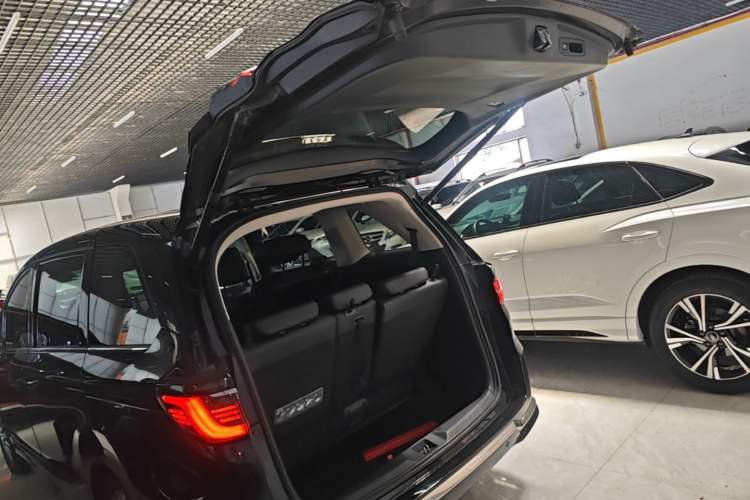 Used Honda Elysion 2022 2.0L eHEV Luxury Edition Trunk