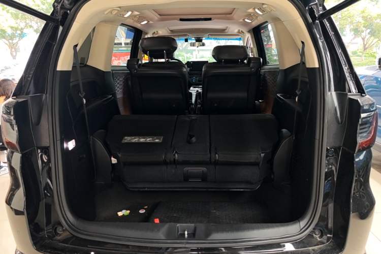 Used Honda Elysion 2022 2.0L eHEV Luxury First Edition Trunk