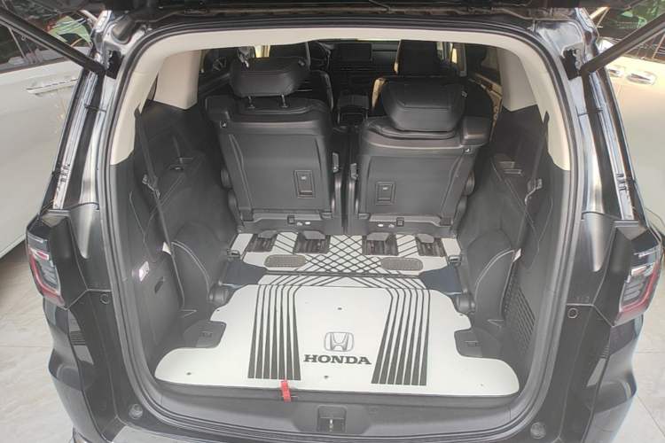 Used Honda Elysion 2022 2.0L eHEV Luxury Edition Trunk