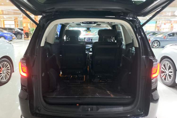 Used Honda Elysion 2022 2.0L eHEV Luxury Edition Trunk