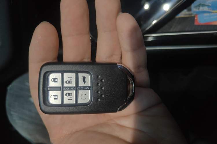 Used Honda Elysion 2022 2.0L eHEV Luxury Edition Vehicle Key