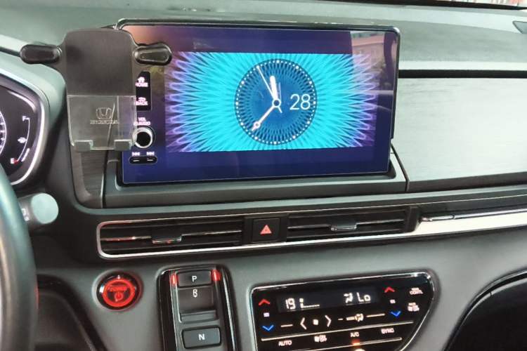 Used Honda Elysion 2022 2.0L eHEV Luxury Edition Audio And AC Panel