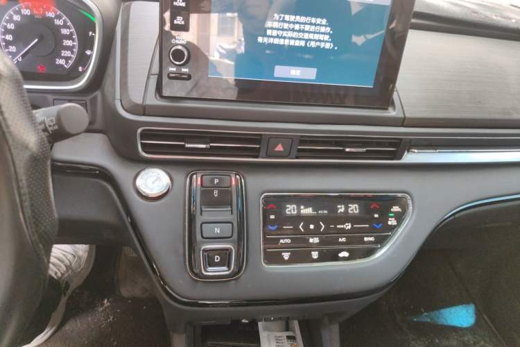 Used Honda Elysion 2022 2.0L eHEV Luxury First Edition Audio And AC Panel