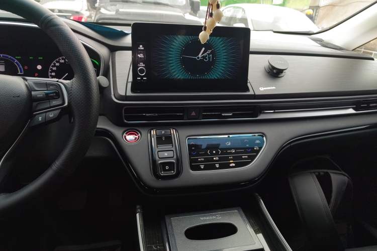 Used Honda Elysion 2022 2.0L eHEV Luxury Edition Audio And AC Panel
