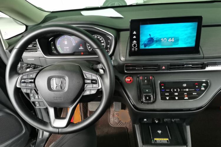 Used Honda Elysion 2022 2.0L eHEV Luxury First Edition Center Console