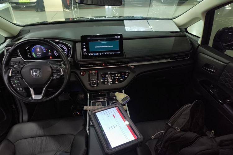 Used Honda Elysion 2022 2.0L eHEV Luxury Edition Center Console