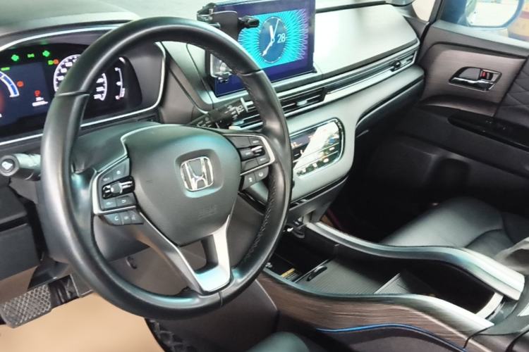 Used Honda Elysion 2022 2.0L eHEV Luxury Edition Center Console