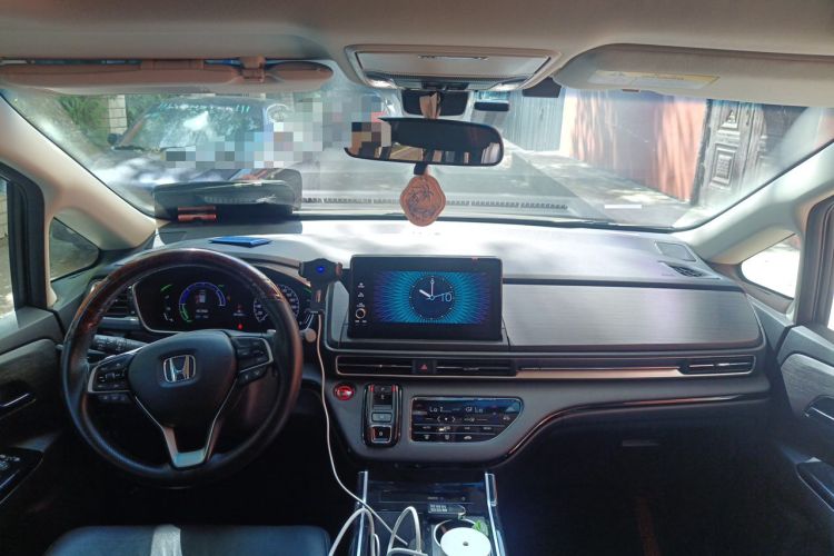 Used Honda Elysion 2022 2.0L eHEV Luxury Edition Center Console