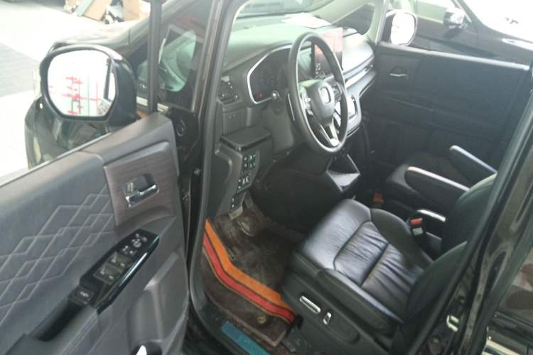 Used Honda Elysion 2022 2.0L eHEV Luxury First Edition Driver Seat