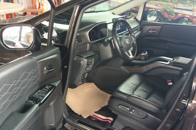 Used Honda Elysion 2022 2.0L eHEV Luxury Edition Driver Seat
