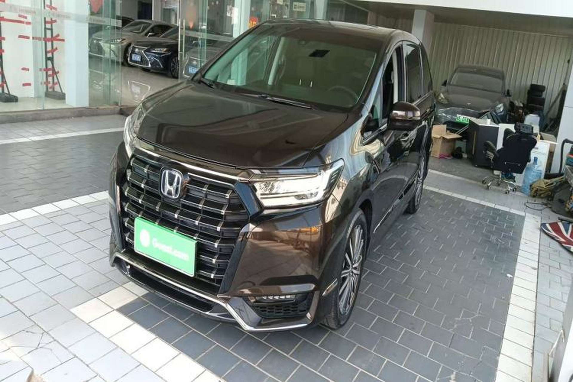 Used Honda Elysion 2022 2.0L eHEV Luxury First Edition Front Left 45 Deg