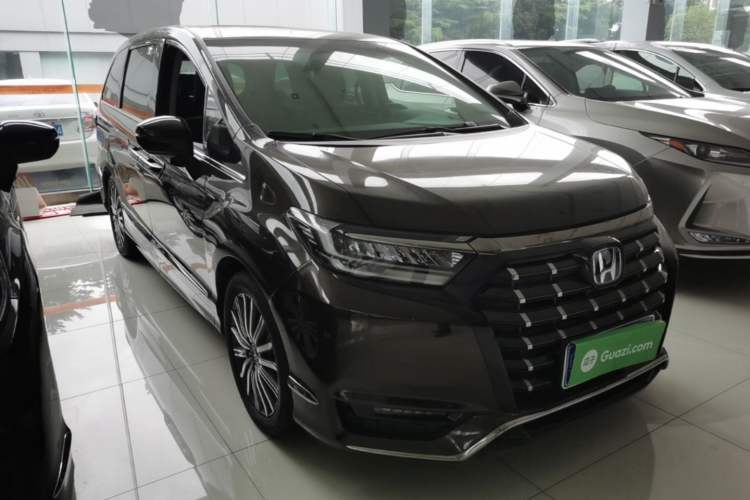 Used Honda Elysion 2022 2.0L eHEV Luxury First Edition Front Right 45 Deg